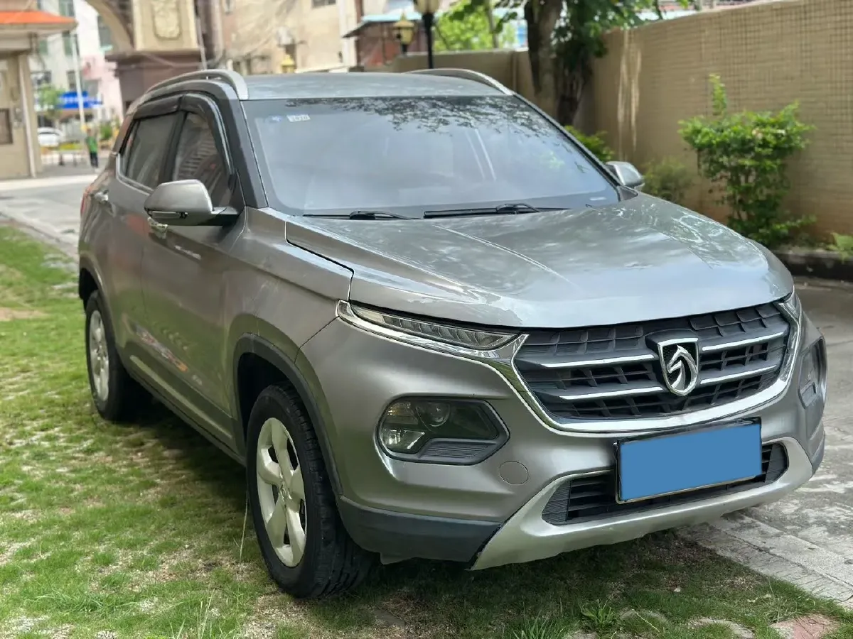 2017 BaoJun 310W 1.5L 105HP L4 6MT,autocango,china used car exporter,china ev exporter,chinese used car exporter,chinese used ev exporter