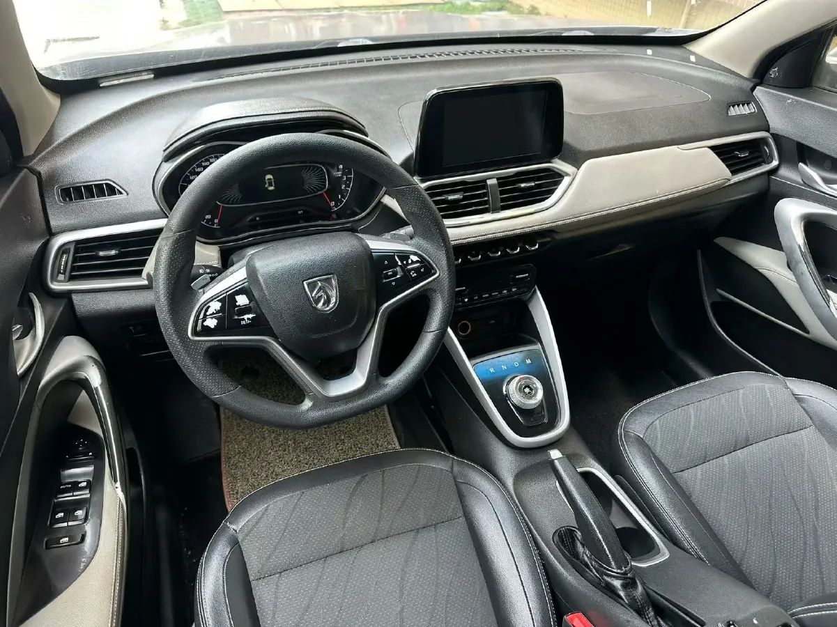 2017 BaoJun 310W 1.5L 105HP L4 6MT,autocango,china used car exporter,china ev exporter,chinese used car exporter,chinese used ev exporter