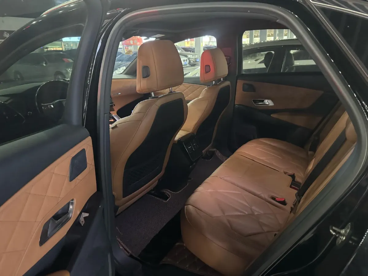 2018 DS 7 1.6T 220HP L4 8AT,autocango,china used car exporter,china ev exporter,chinese used car exporter,chinese used ev exporter