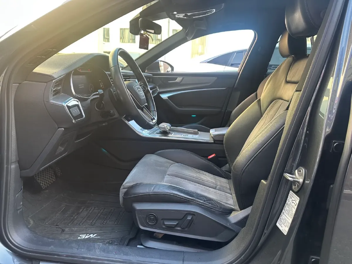 2020 Audi A6L 2.0T 224HP L4 7DCT,autocango,china used car exporter,china ev exporter,chinese used car exporter,chinese used ev exporter