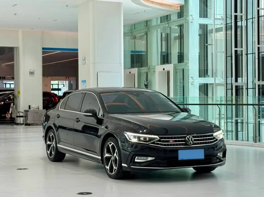 2023 Volkswagen Magotan 2.0T 186HP L4 7DCT,autocango,china used car exporter,china ev exporter,chinese used car exporter,chinese used ev exporter