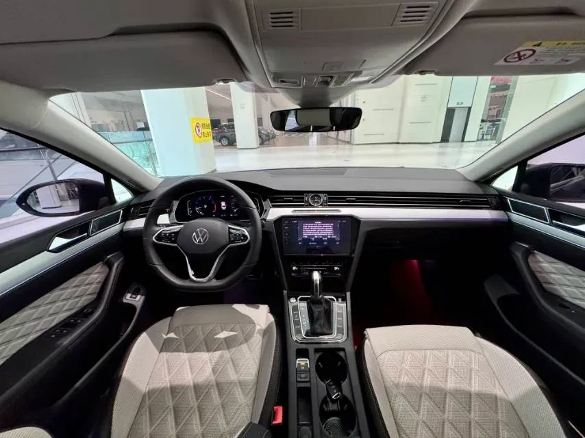 2023 Volkswagen Magotan 2.0T 186HP L4 7DCT,autocango,china used car exporter,china ev exporter,chinese used car exporter,chinese used ev exporter