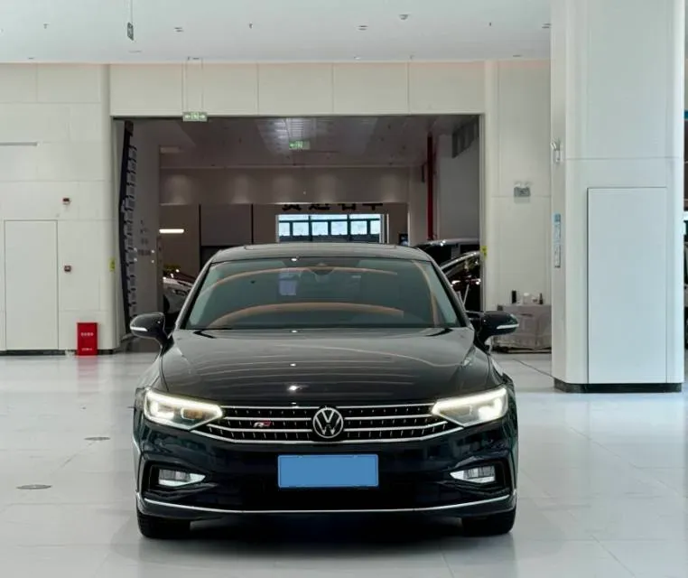 2023 Volkswagen Magotan 2.0T 186HP L4 7DCT,autocango,china used car exporter,china ev exporter,chinese used car exporter,chinese used ev exporter