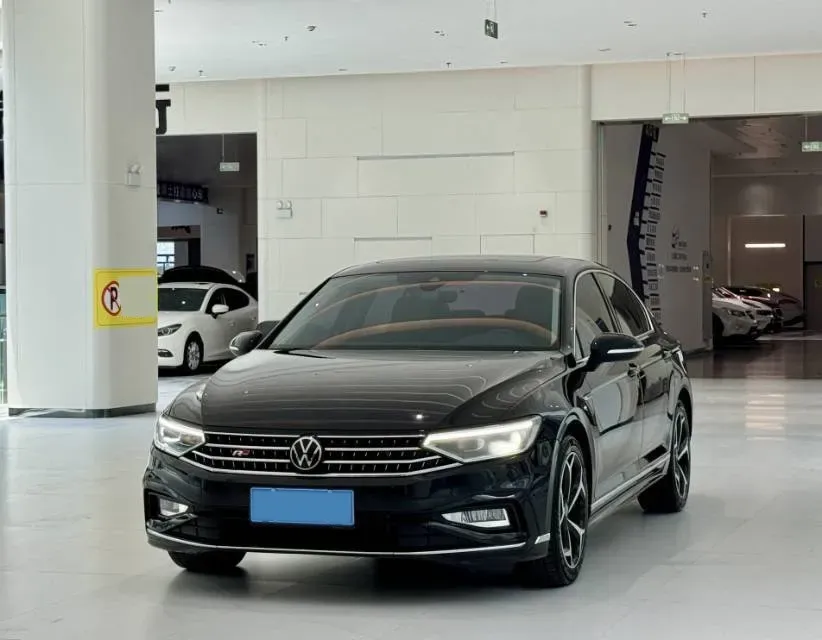 2023 Volkswagen Magotan 2.0T 186HP L4 7DCT,autocango,china used car exporter,china ev exporter,chinese used car exporter,chinese used ev exporter