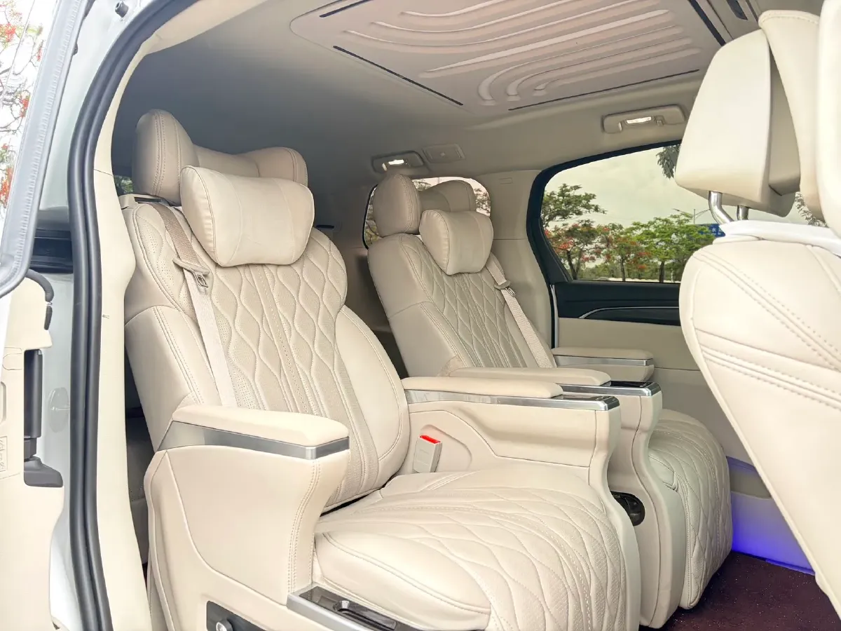 2022 Buick GL8 2.0T 237HP L4 9AT,autocango,china used car exporter,china ev exporter,chinese used car exporter,chinese used ev exporter