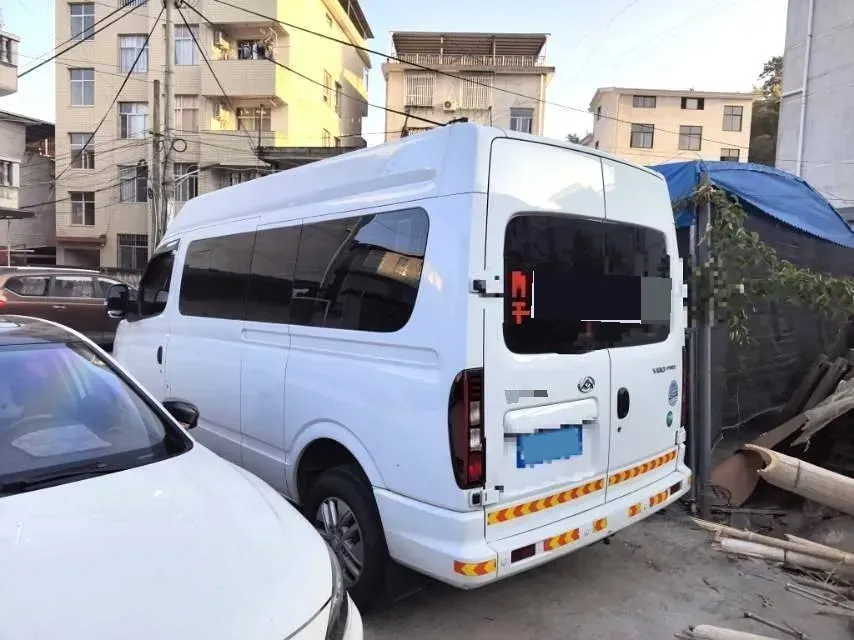 2024 MAXUS XinTu V80 2.0T 147HP L4 6MT,autocango,china used car exporter,china ev exporter,chinese used car exporter,chinese used ev exporter