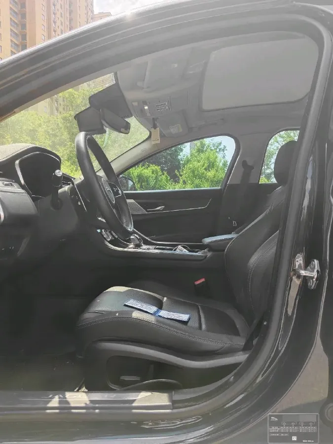 2023 Jaguar XFL 2.0T 200HP L4 8AT,autocango,china used car exporter,china ev exporter,chinese used car exporter,chinese used ev exporter