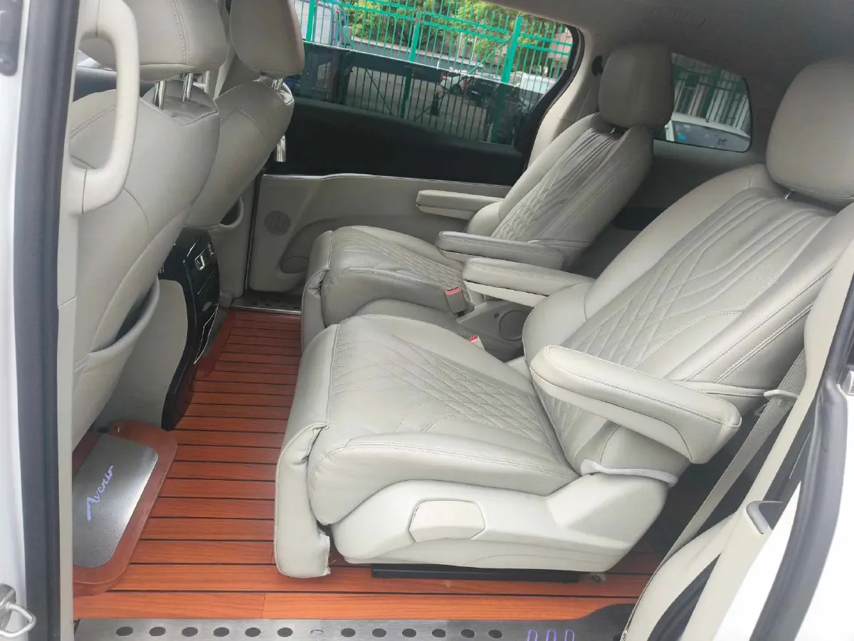 2022 Buick GL8 2.0T 237HP L4 9AT,autocango,china used car exporter,china ev exporter,chinese used car exporter,chinese used ev exporter