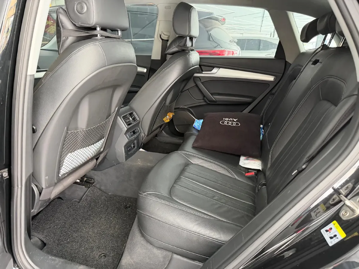 2020 Audi Q5L 2.0T 190HP L4 7DCT,autocango,china used car exporter,china ev exporter,chinese used car exporter,chinese used ev exporter