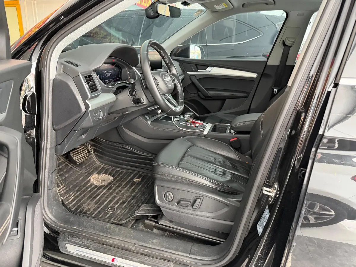 2020 Audi Q5L 2.0T 190HP L4 7DCT,autocango,china used car exporter,china ev exporter,chinese used car exporter,chinese used ev exporter