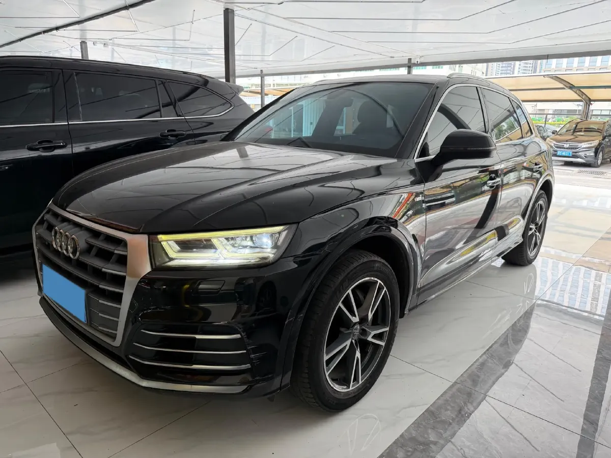 2020 Audi Q5L 2.0T 190HP L4 7DCT,autocango,china used car exporter,china ev exporter,chinese used car exporter,chinese used ev exporter