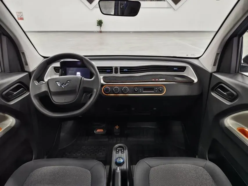 2021 WuLing HongGuang MINI EV BEV 13.9KWH,autocango,china used car exporter,china ev exporter,chinese used car exporter,chinese used ev exporter