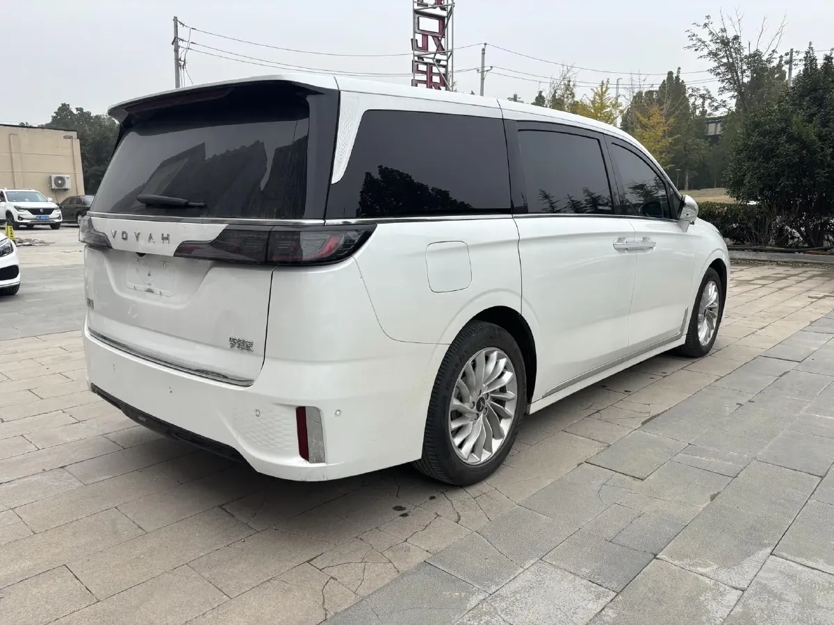 2022 Voyah Dream 1.5T 136HP L4 PHEV 25.57KWH,autocango,china used car exporter,china ev exporter,chinese used car exporter,chinese used ev exporter