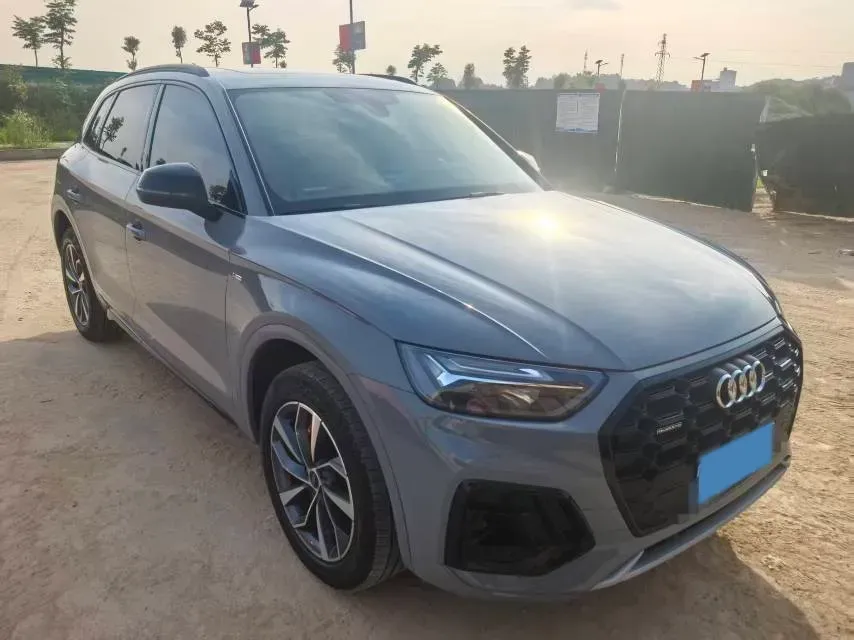 2025 Audi Q5L 2.0T 190HP L4 7DCT,autocango,china used car exporter,china ev exporter,chinese used car exporter,chinese used ev exporter