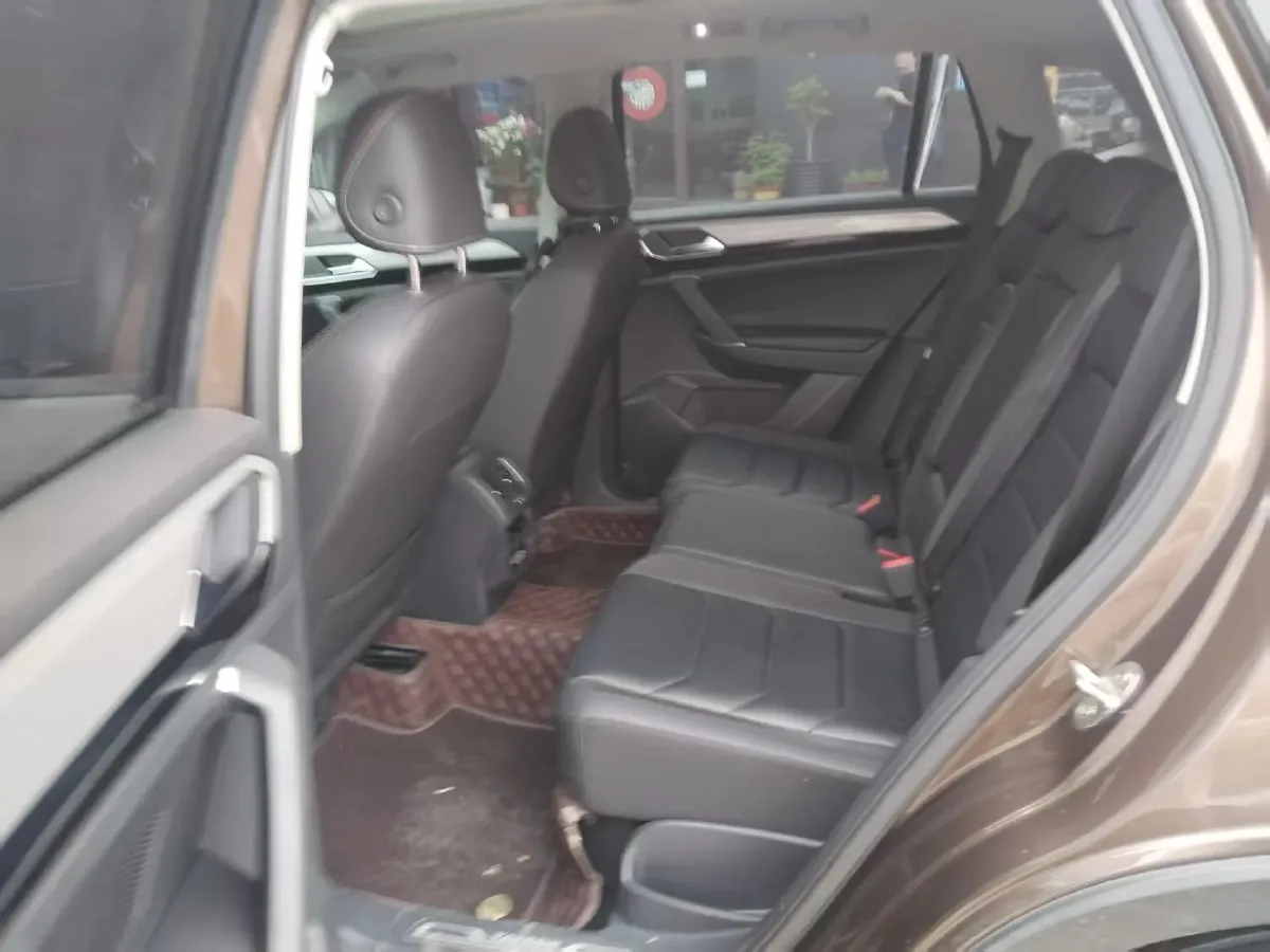 2019 MINI CLUBMAN 1.5T 102HP L3 6AT,autocango,china used car exporter,china ev exporter,chinese used car exporter,chinese used ev exporter