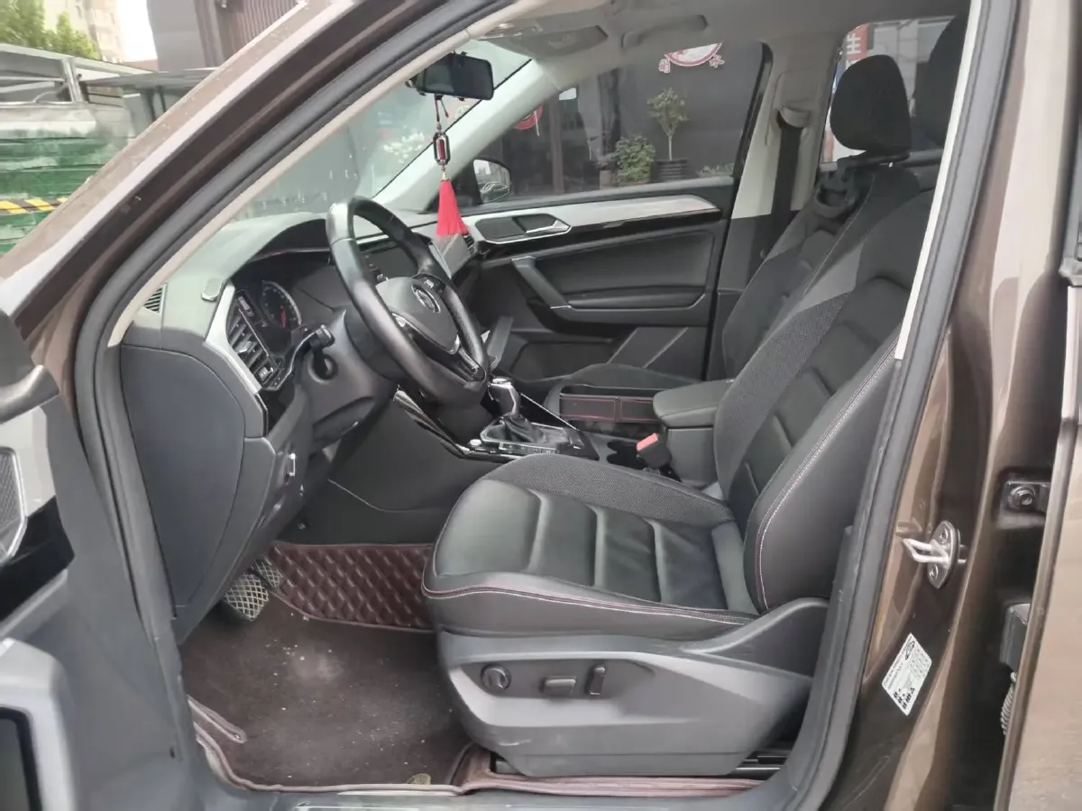 2019 MINI CLUBMAN 1.5T 102HP L3 6AT,autocango,china used car exporter,china ev exporter,chinese used car exporter,chinese used ev exporter