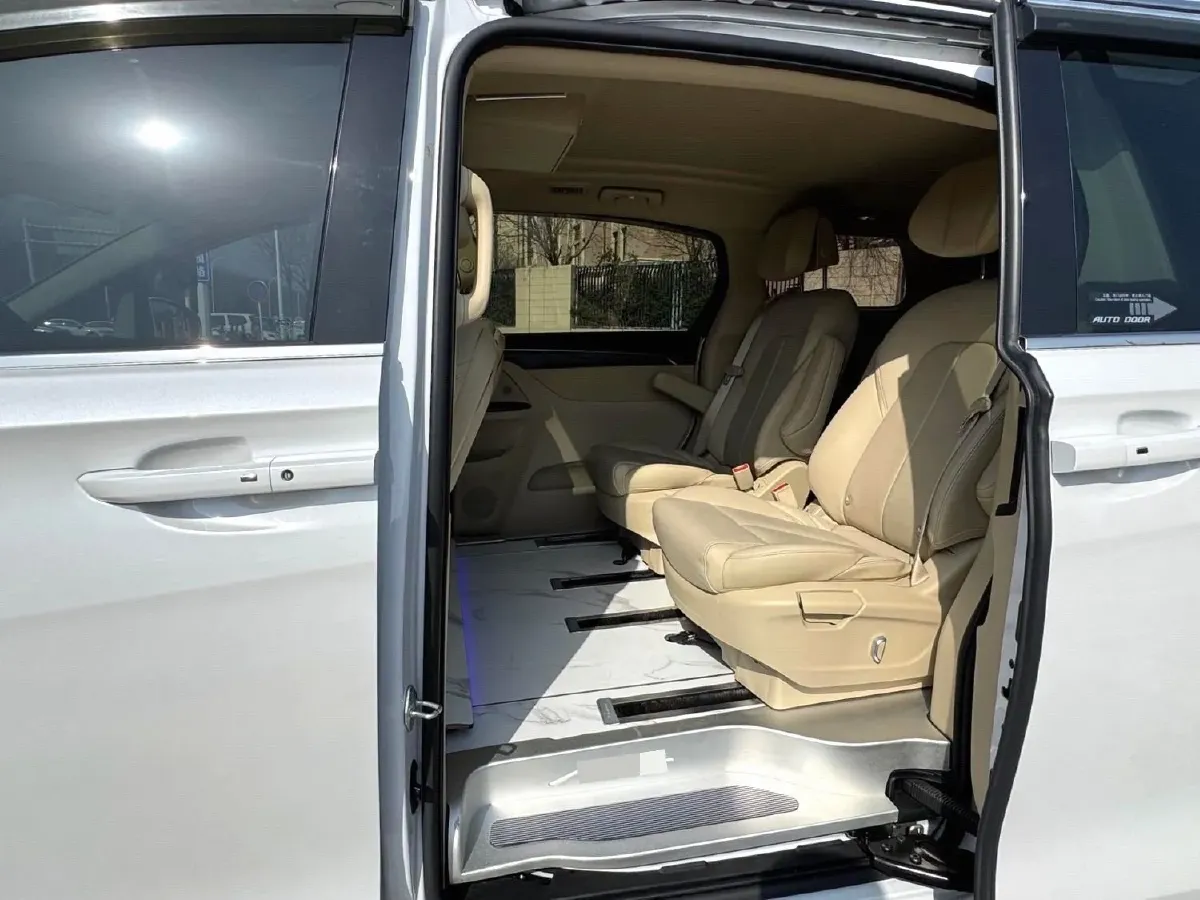 2023 Buick GL8 2.0T 237HP L4 9AT,autocango,china used car exporter,china ev exporter,chinese used car exporter,chinese used ev exporter