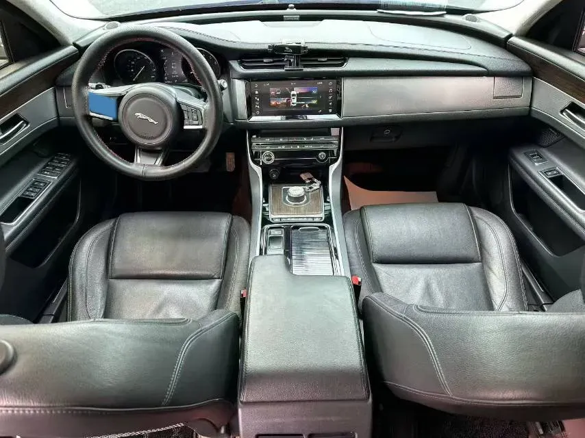 2018 Jaguar XFL 2.0T 200HP L4 8AT,autocango,china used car exporter,china ev exporter,chinese used car exporter,chinese used ev exporter