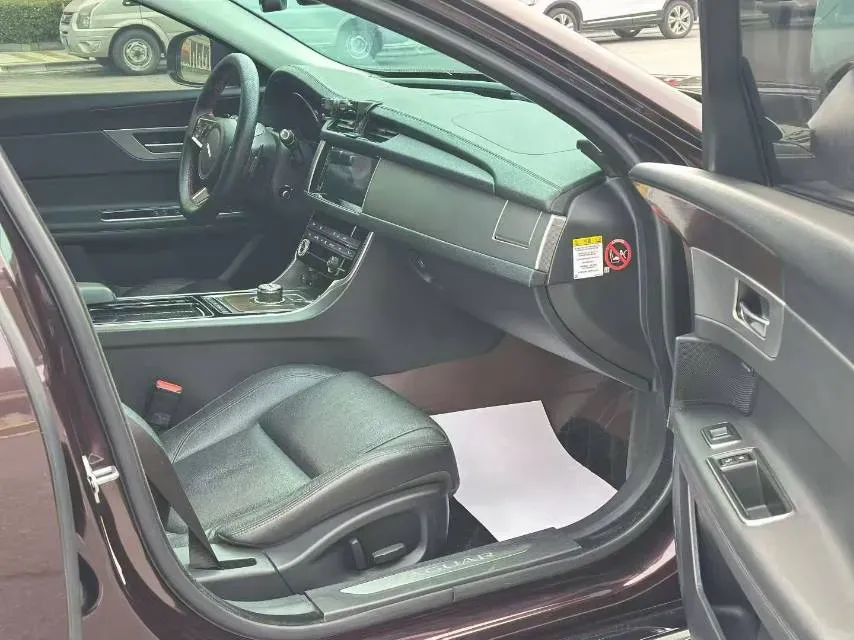2018 Jaguar XFL 2.0T 200HP L4 8AT,autocango,china used car exporter,china ev exporter,chinese used car exporter,chinese used ev exporter