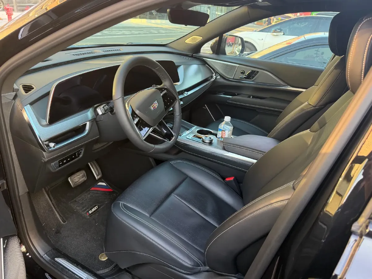 2025 Cadillac XT5 2.0T 237HP L4 9AT,autocango,china used car exporter,china ev exporter,chinese used car exporter,chinese used ev exporter
