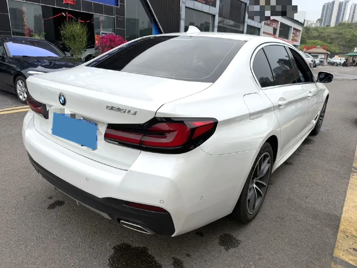 2022 BMW 5 Series 2.0T 184HP L4 8AT,autocango,china used car exporter,china ev exporter,chinese used car exporter,chinese used ev exporter