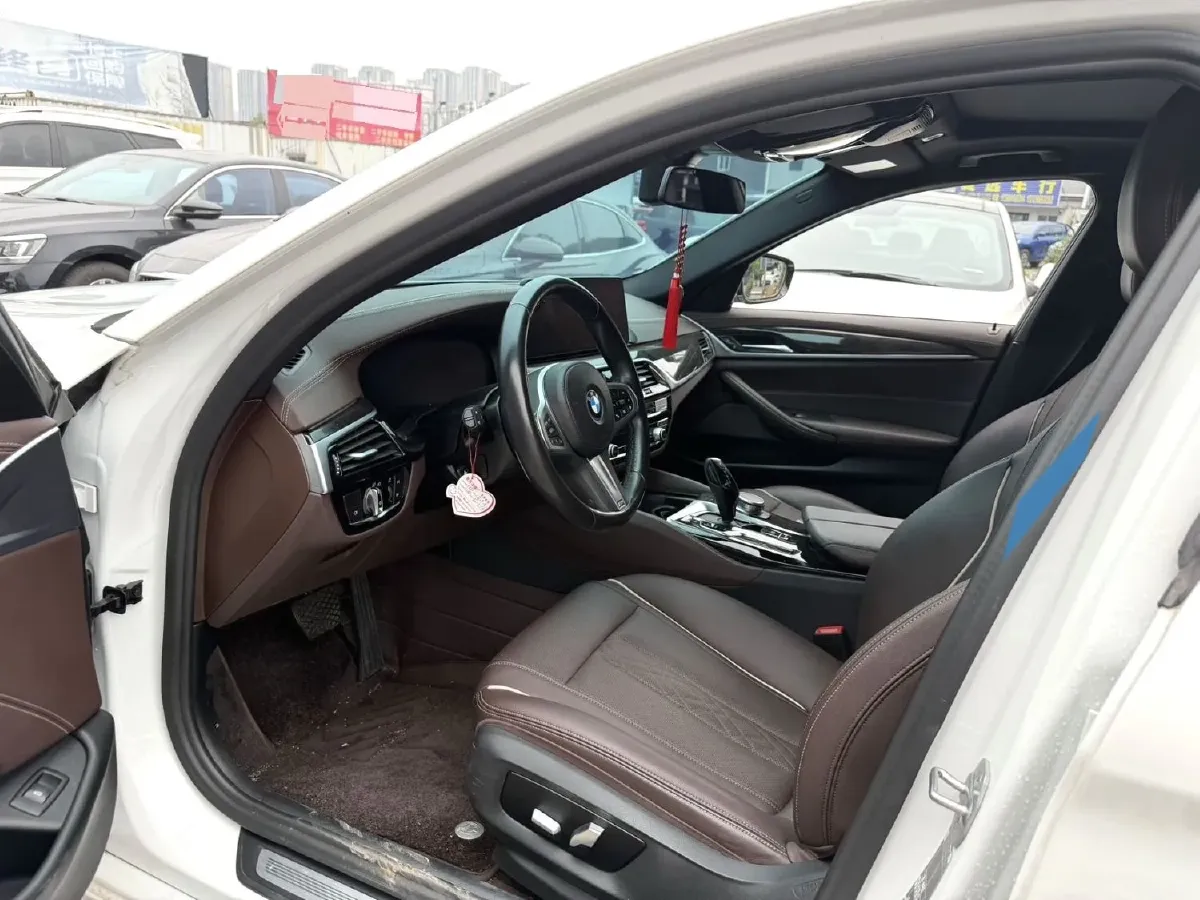 2022 BMW 5 Series 2.0T 184HP L4 8AT,autocango,china used car exporter,china ev exporter,chinese used car exporter,chinese used ev exporter