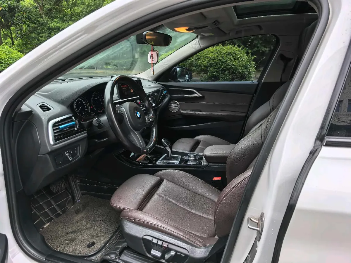 2021 BMW 1 Series 1.5T 140HP L3 7DCT,autocango,china used car exporter,china ev exporter,chinese used car exporter,chinese used ev exporter