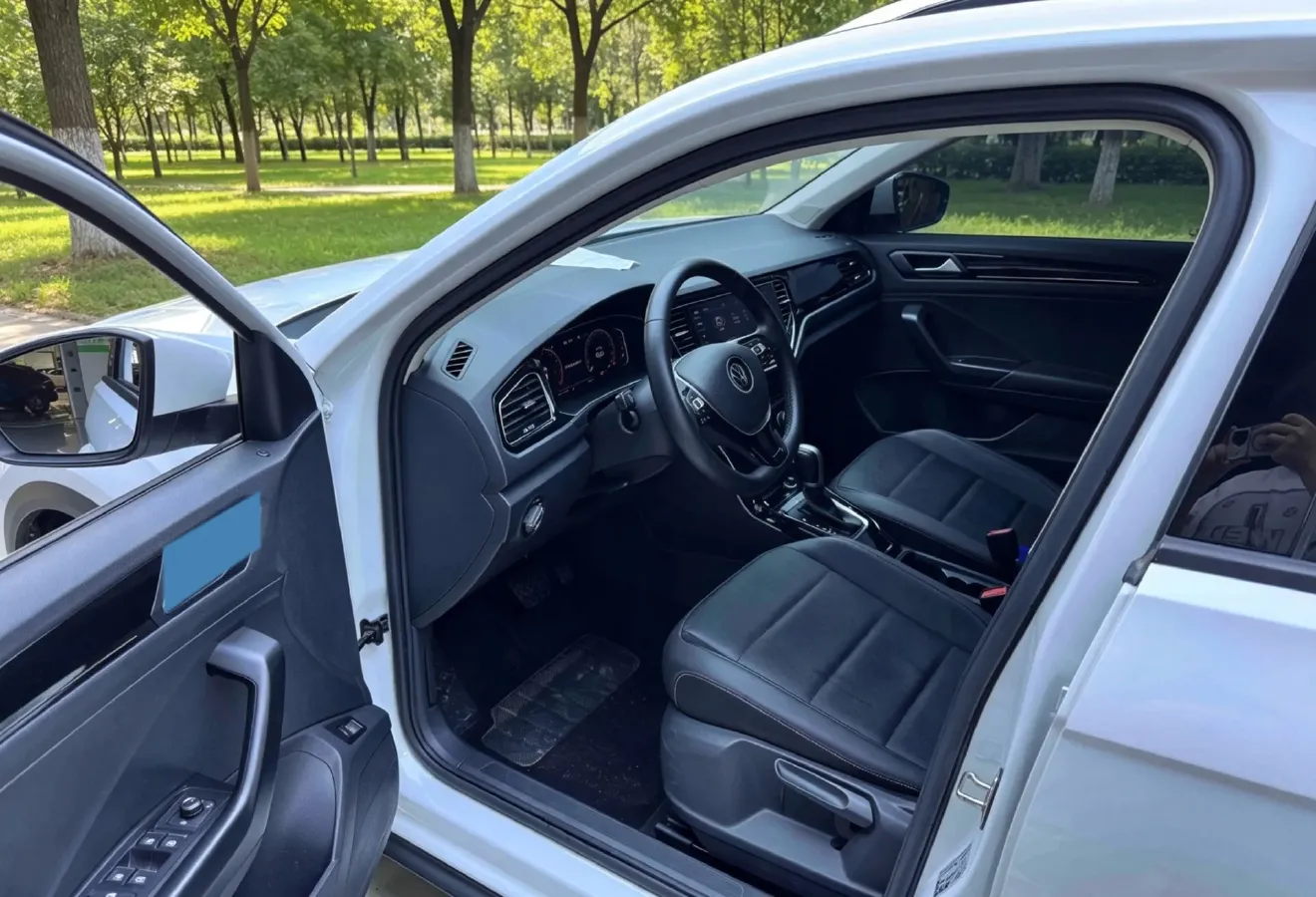 2022 Volkswagen T-Roc 1.4T 150HP L4 7DCT,autocango,china used car exporter,china ev exporter,chinese used car exporter,chinese used ev exporter
