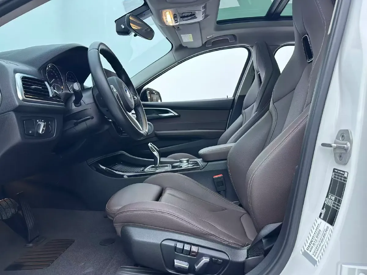 2022 BMW 1 Series 2.0T 192HP L4 7DCT,autocango,china used car exporter,china ev exporter,chinese used car exporter,chinese used ev exporter