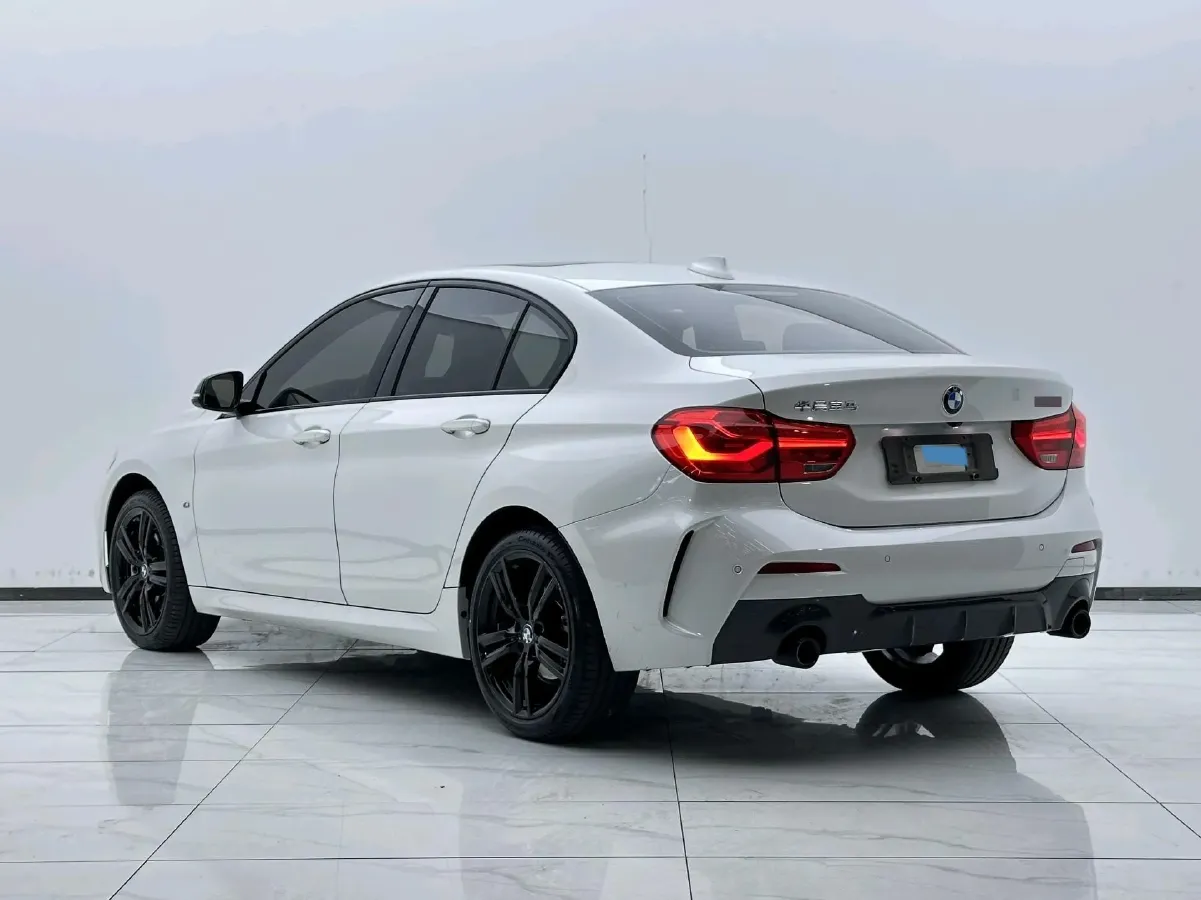 2022 BMW 1 Series 2.0T 192HP L4 7DCT,autocango,china used car exporter,china ev exporter,chinese used car exporter,chinese used ev exporter
