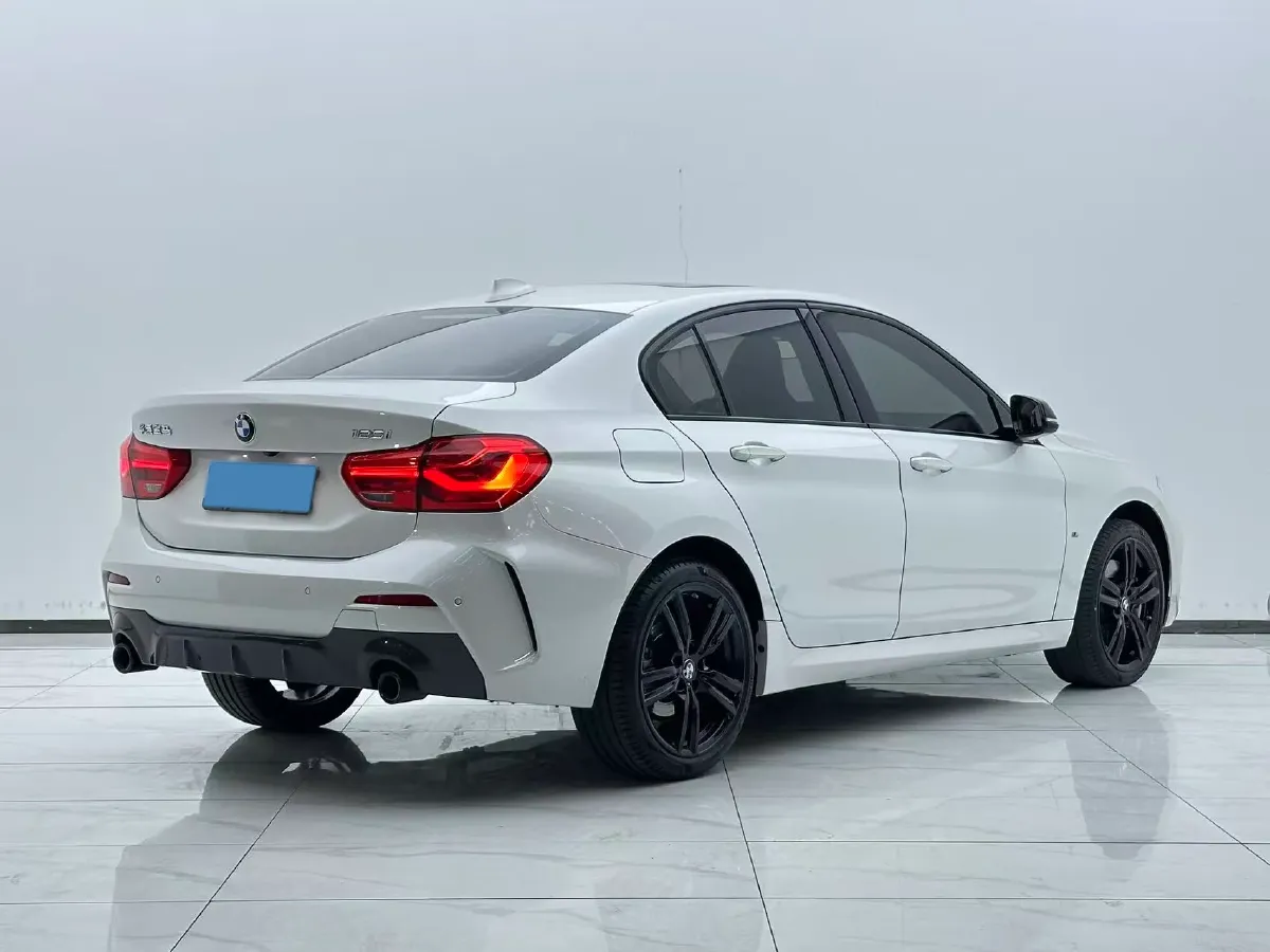 2022 BMW 1 Series 2.0T 192HP L4 7DCT,autocango,china used car exporter,china ev exporter,chinese used car exporter,chinese used ev exporter