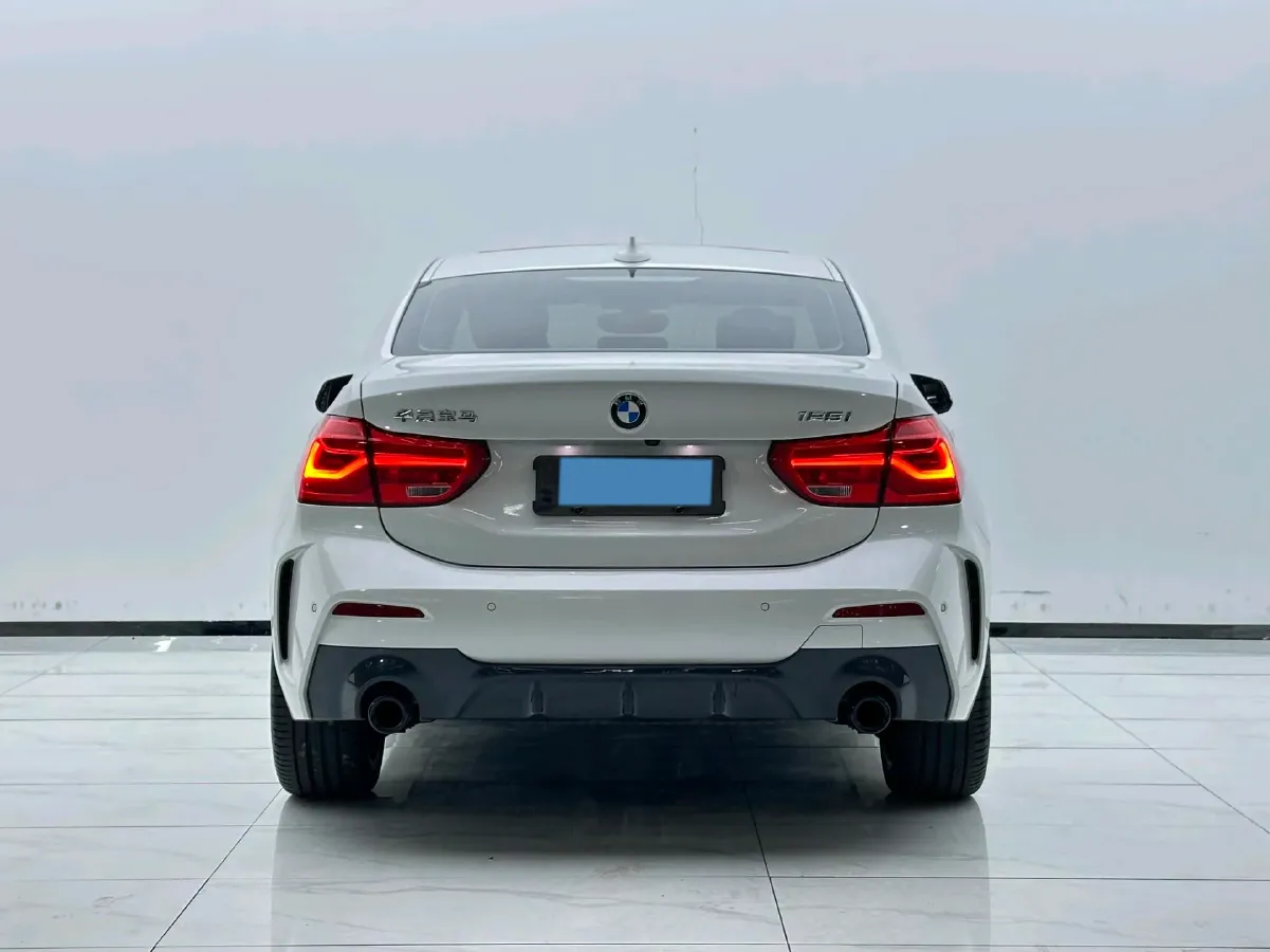 2022 BMW 1 Series 2.0T 192HP L4 7DCT,autocango,china used car exporter,china ev exporter,chinese used car exporter,chinese used ev exporter
