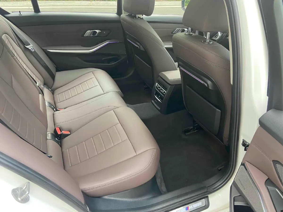 2022 BMW 3 Series 2.0T 156HP L4 8AT,autocango,china used car exporter,china ev exporter,chinese used car exporter,chinese used ev exporter