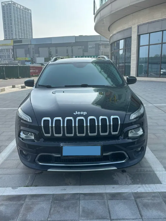 2017 Jeep Cherokee 2.0L 155HP L4 9AT,autocango,china used car exporter,china ev exporter,chinese used car exporter,chinese used ev exporter