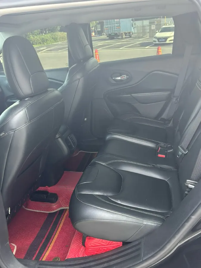 2017 Jeep Cherokee 2.0L 155HP L4 9AT,autocango,china used car exporter,china ev exporter,chinese used car exporter,chinese used ev exporter