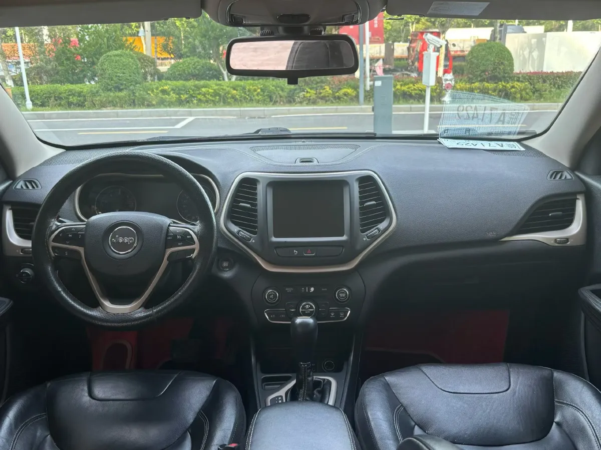 2017 Jeep Cherokee 2.0L 155HP L4 9AT,autocango,china used car exporter,china ev exporter,chinese used car exporter,chinese used ev exporter