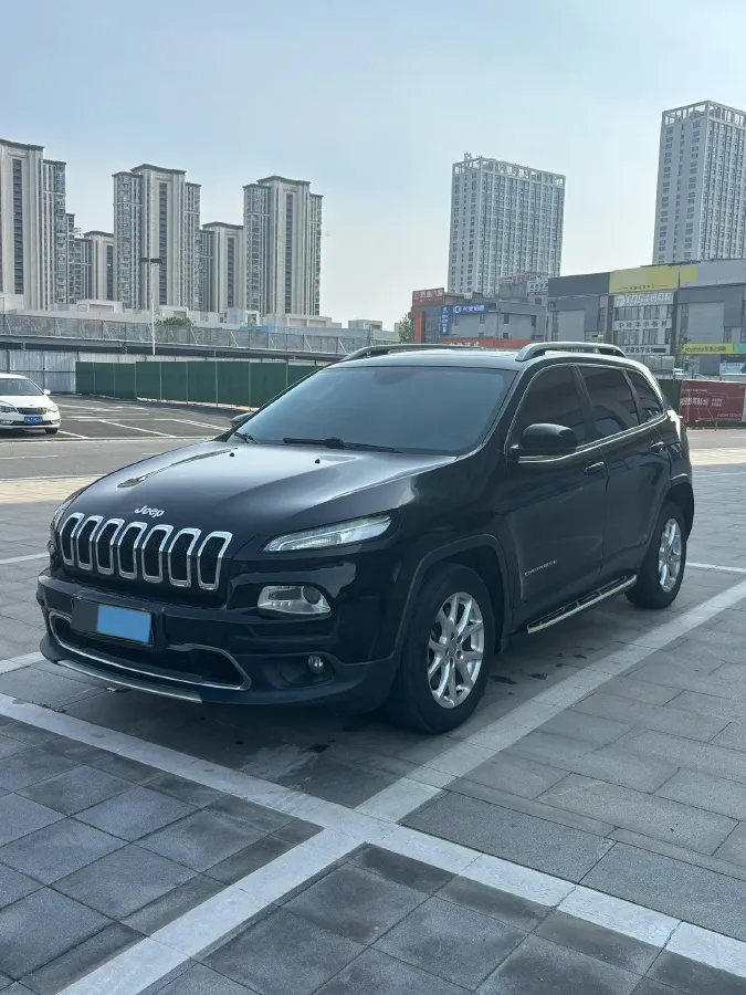 2017 Jeep Cherokee 2.0L 155HP L4 9AT,autocango,china used car exporter,china ev exporter,chinese used car exporter,chinese used ev exporter