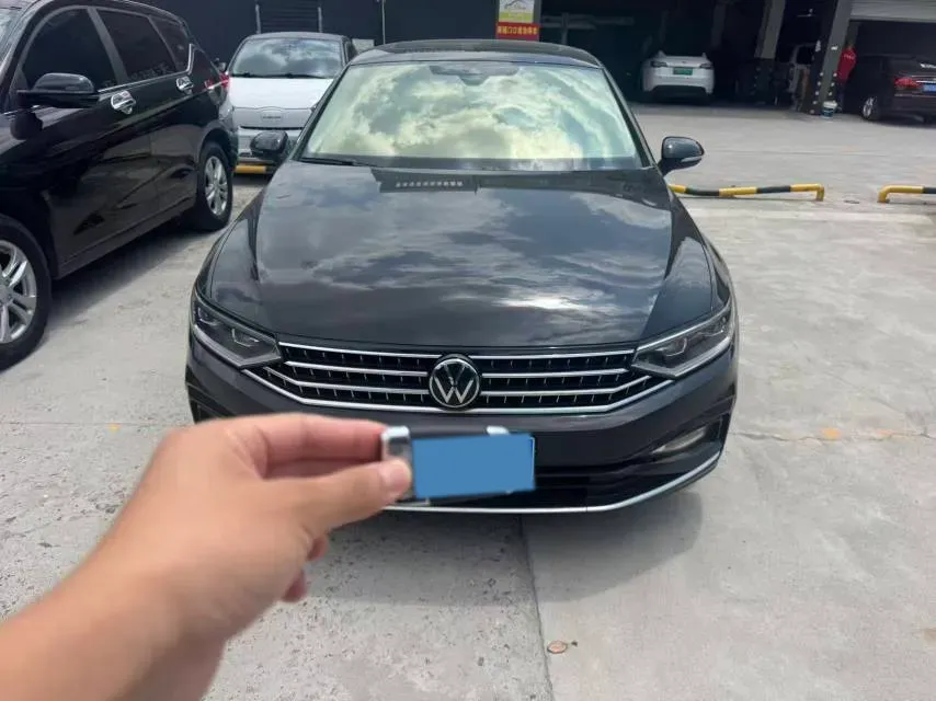 2023 Volkswagen Magotan 2.0T 186HP L4 7DCT,autocango,china used car exporter,china ev exporter,chinese used car exporter,chinese used ev exporter