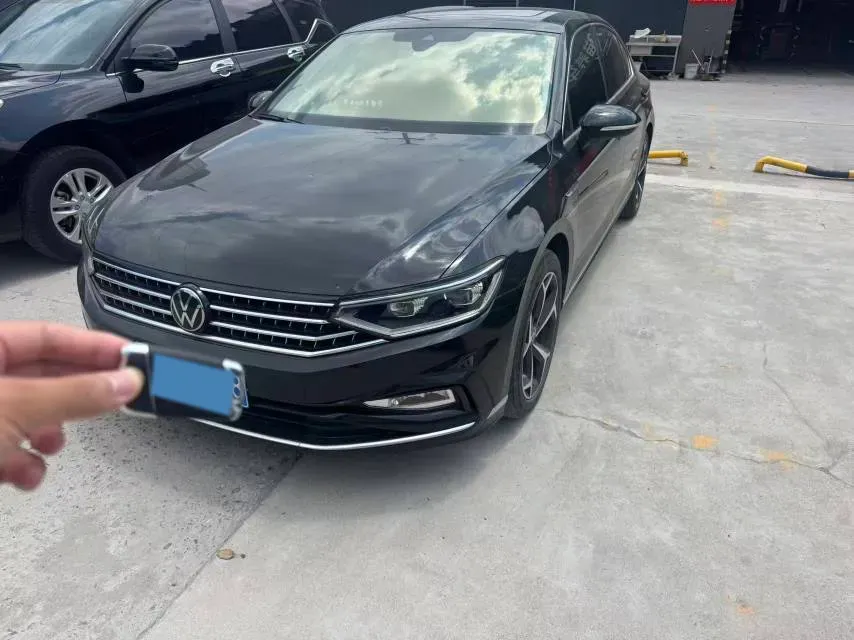2023 Volkswagen Magotan 2.0T 186HP L4 7DCT,autocango,china used car exporter,china ev exporter,chinese used car exporter,chinese used ev exporter