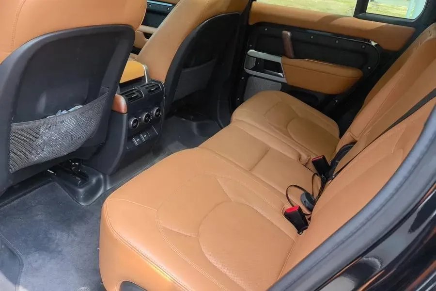 2023 Land Rover Defender 3.0T 400HP L6 8AT,autocango,china used car exporter,china ev exporter,chinese used car exporter,chinese used ev exporter