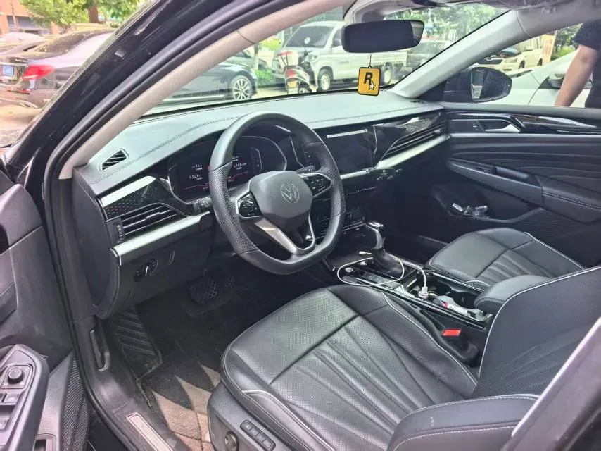 2024 Volkswagen Passat 2.0T 220HP L4 7DCT,autocango,china used car exporter,china ev exporter,chinese used car exporter,chinese used ev exporter