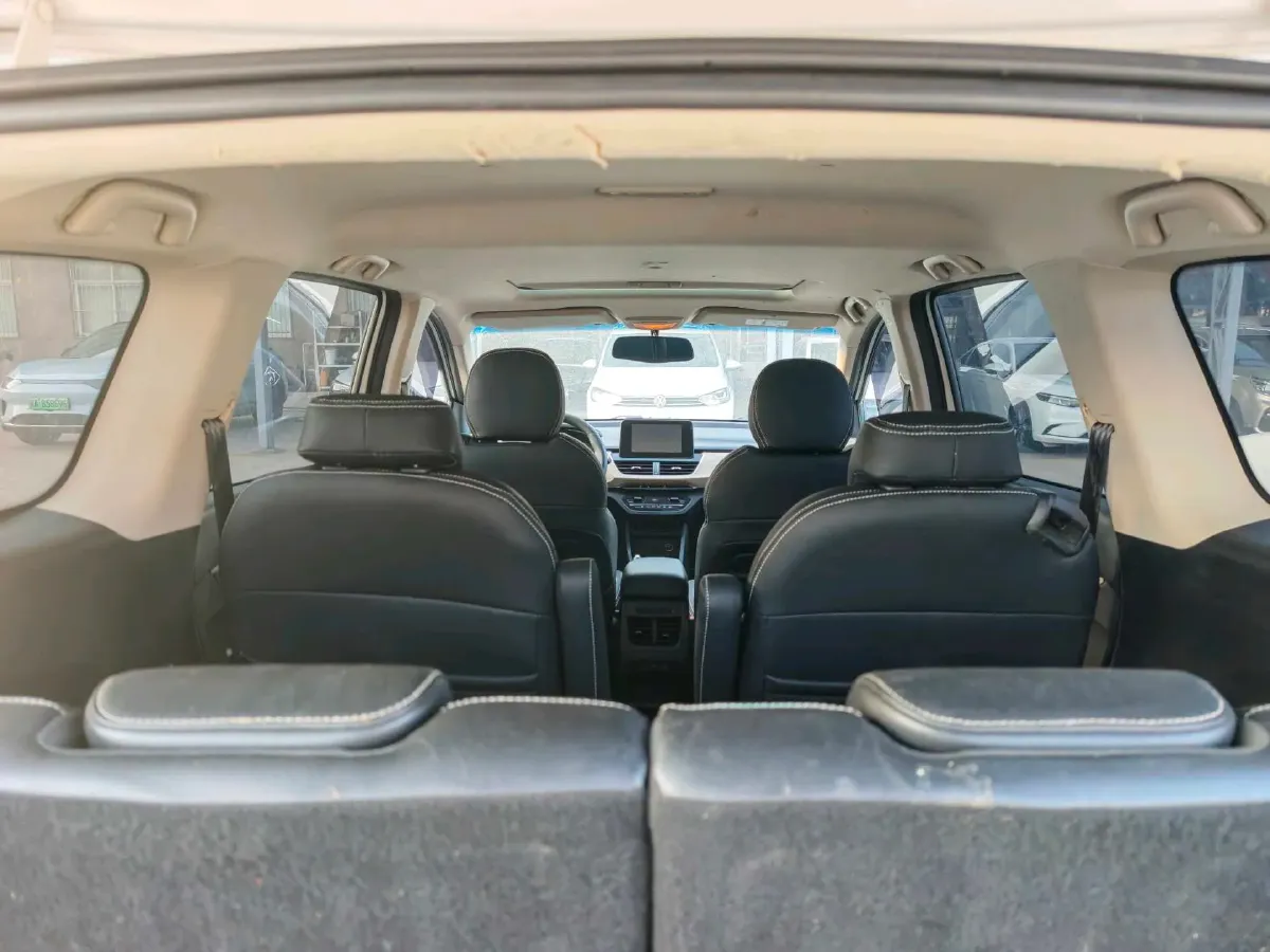2018 BaoJun 530 1.5T 150HP L4 6MT,autocango,china used car exporter,china ev exporter,chinese used car exporter,chinese used ev exporter