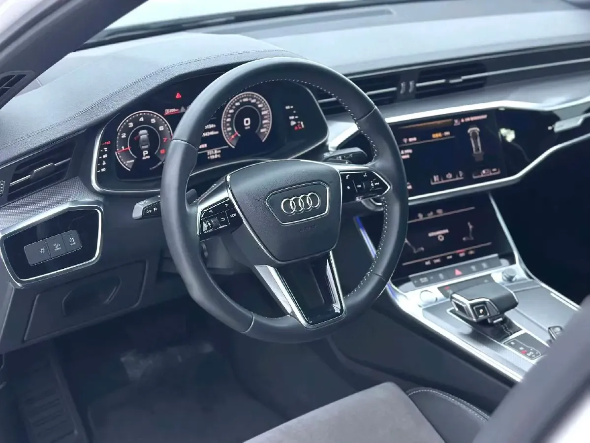 2020 Audi A6L 2.0T 224HP L4 7DCT,autocango,china used car exporter,china ev exporter,chinese used car exporter,chinese used ev exporter