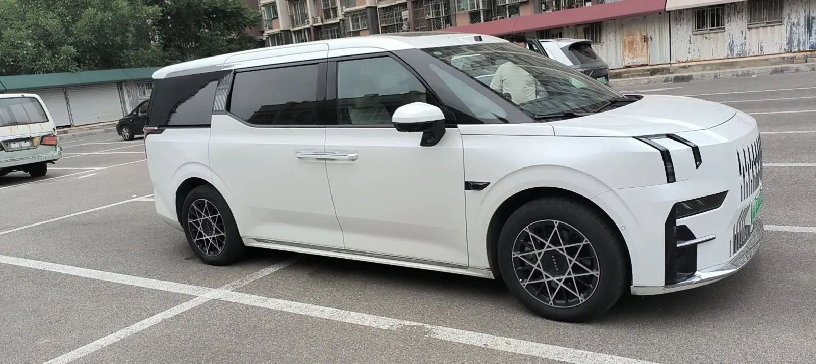 2024 Zeekr 009 BEV 140KWH,autocango,china used car exporter,china ev exporter,chinese used car exporter,chinese used ev exporter