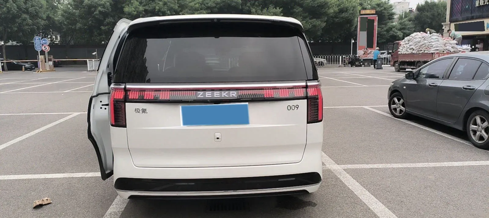 2024 Zeekr 009 BEV 140KWH,autocango,china used car exporter,china ev exporter,chinese used car exporter,chinese used ev exporter