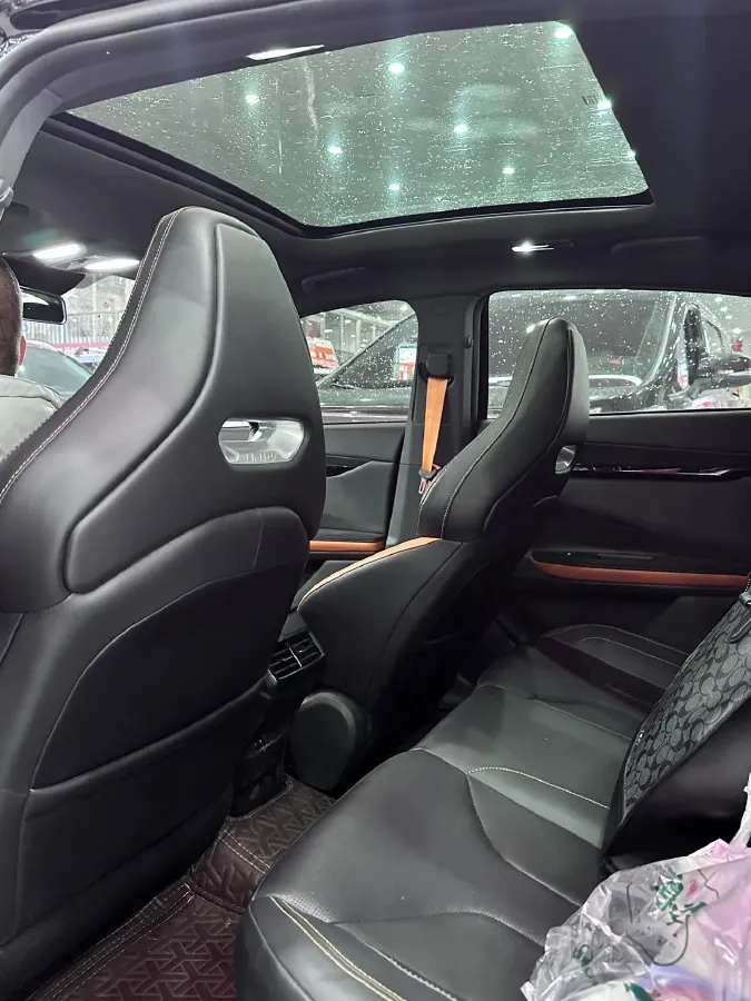 2022 ChangAn UNI-V 2.0T 233HP L4 8AT,autocango,china used car exporter,china ev exporter,chinese used car exporter,chinese used ev exporter