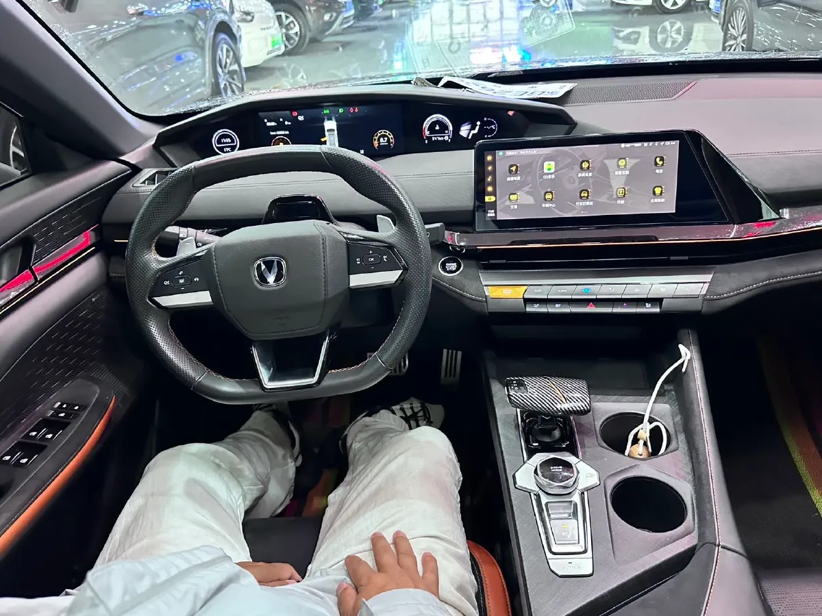 2022 ChangAn UNI-V 2.0T 233HP L4 8AT,autocango,china used car exporter,china ev exporter,chinese used car exporter,chinese used ev exporter
