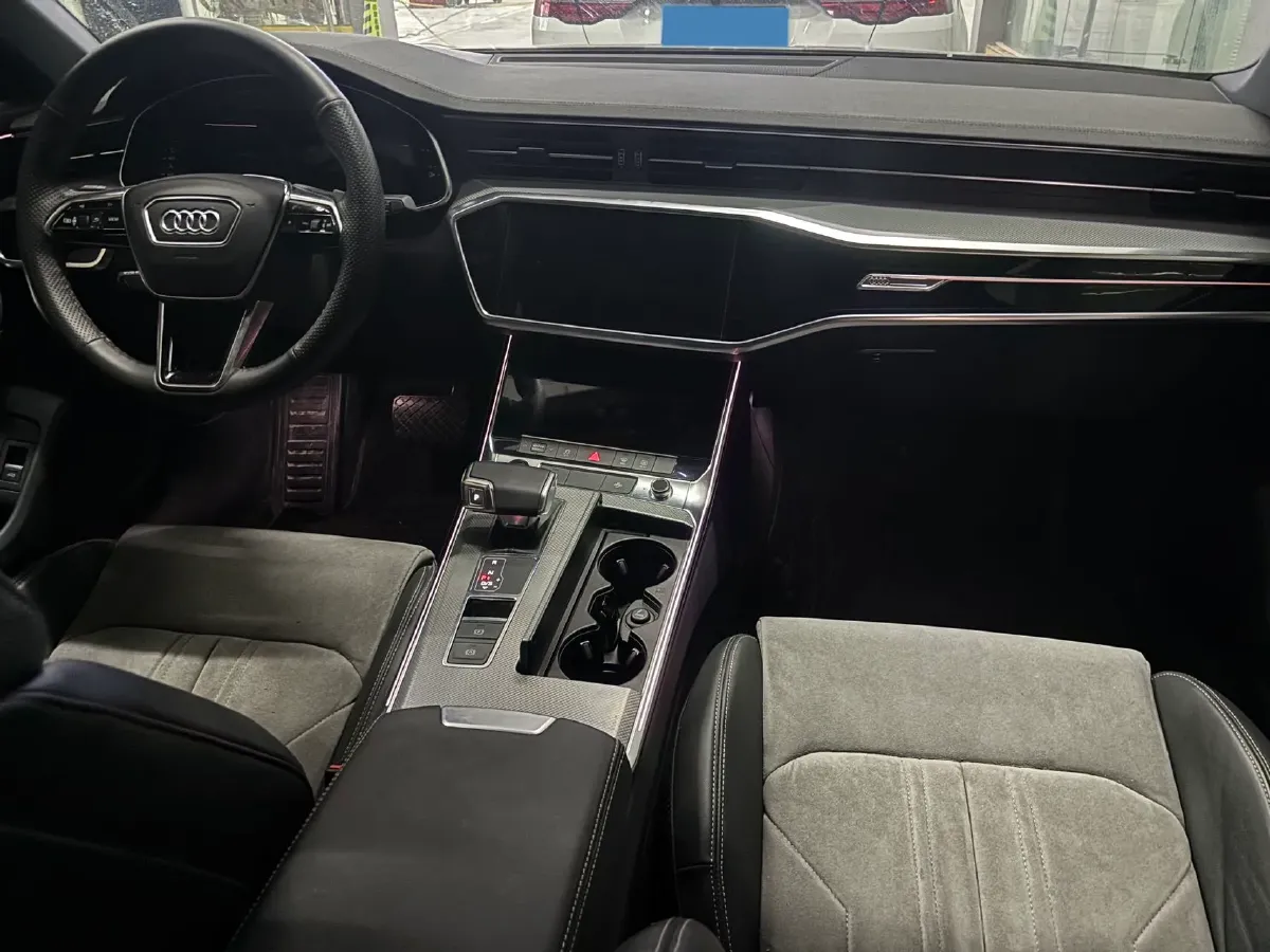 2022 Audi A6L 2.0T 224HP L4 7DCT,autocango,china used car exporter,china ev exporter,chinese used car exporter,chinese used ev exporter