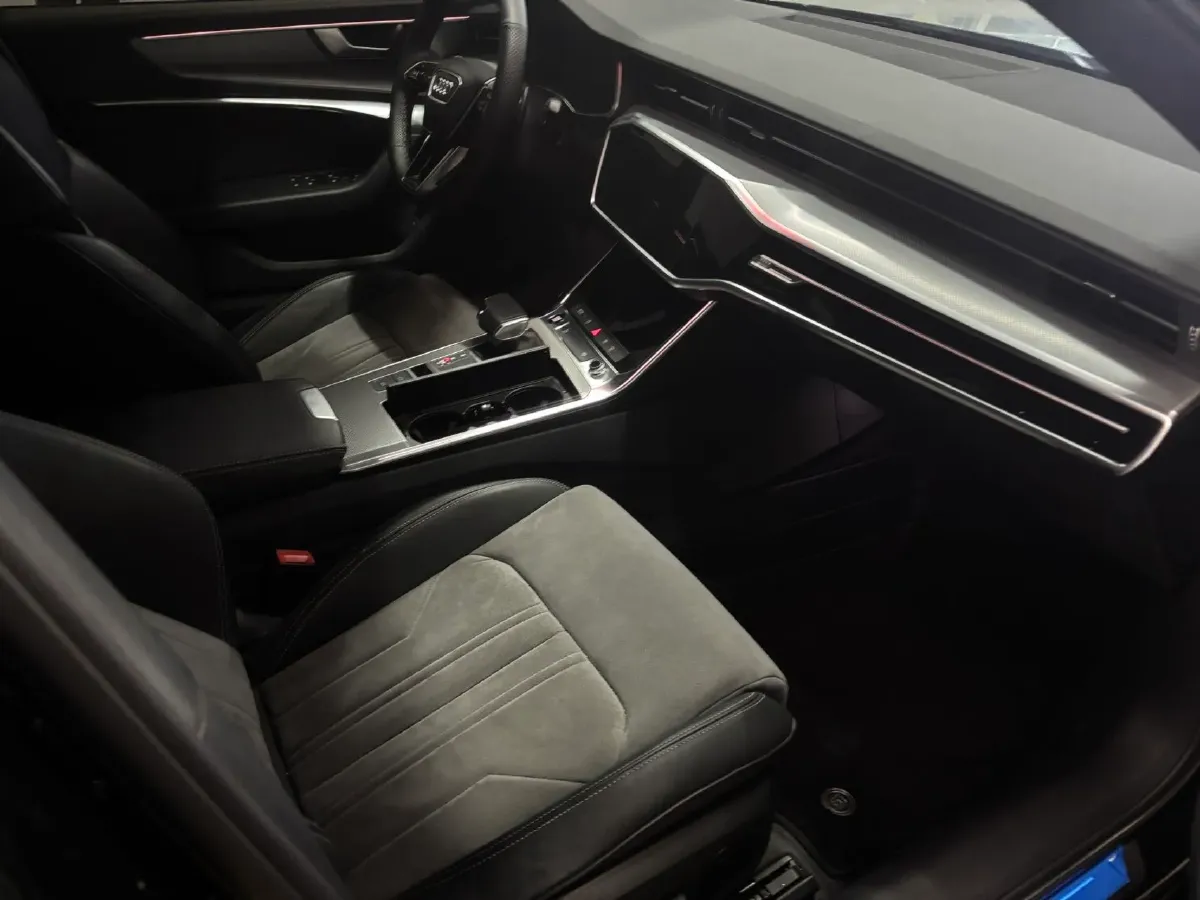 2022 Audi A6L 2.0T 224HP L4 7DCT,autocango,china used car exporter,china ev exporter,chinese used car exporter,chinese used ev exporter