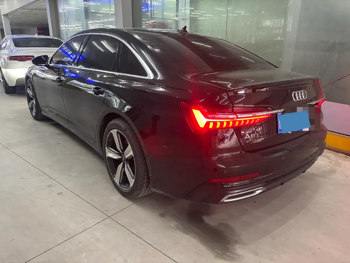 2022 Audi A6L 2.0T 224HP L4 7DCT,autocango,china used car exporter,china ev exporter,chinese used car exporter,chinese used ev exporter